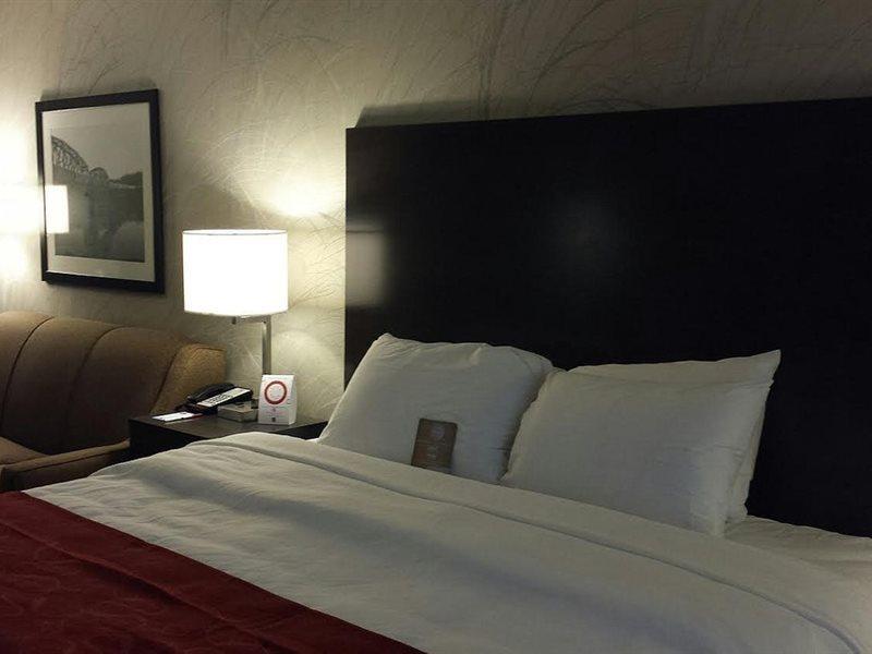 Comfort Suites Uniontown Buitenkant foto