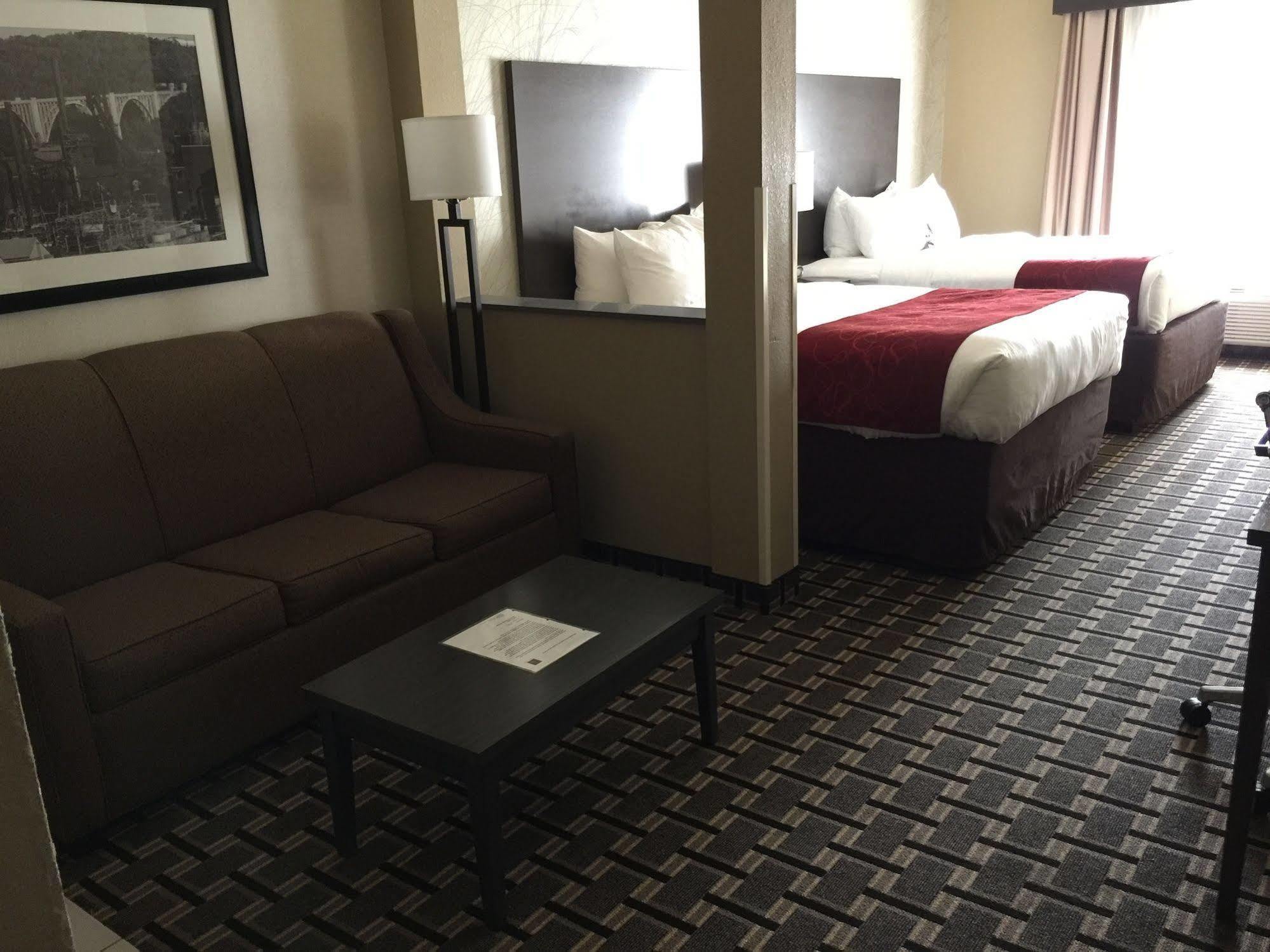 Comfort Suites Uniontown Buitenkant foto