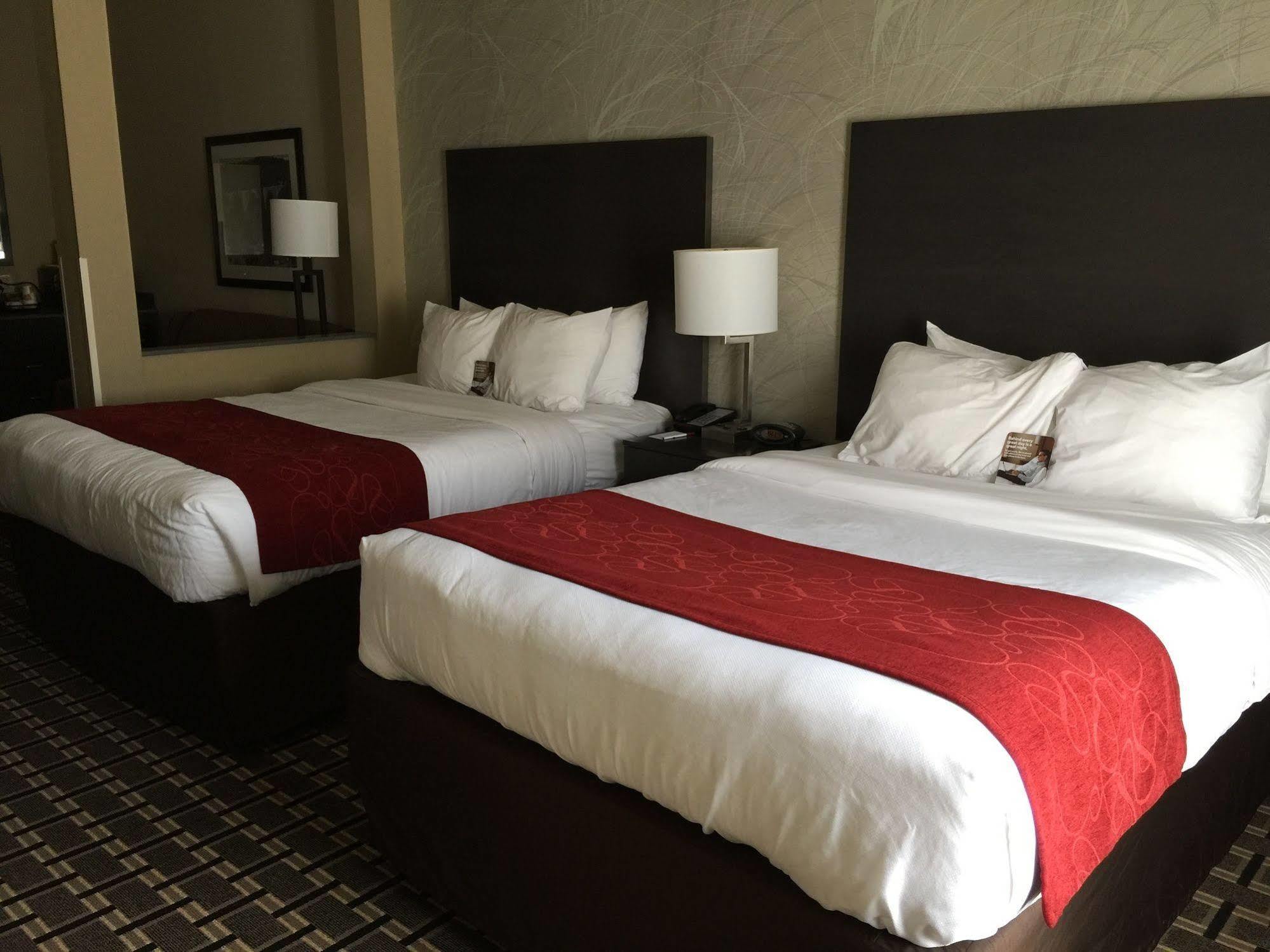 Comfort Suites Uniontown Buitenkant foto