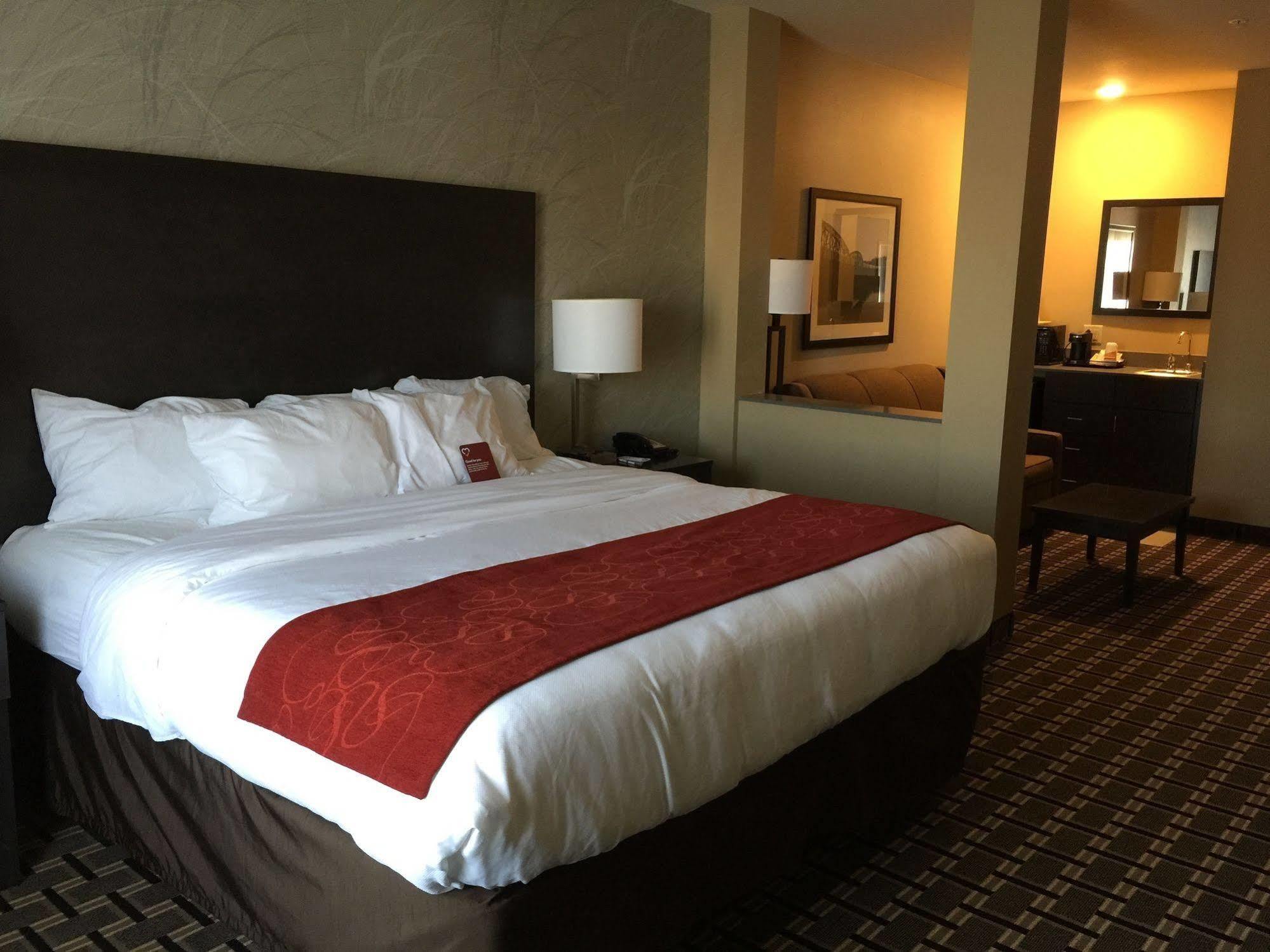 Comfort Suites Uniontown Buitenkant foto