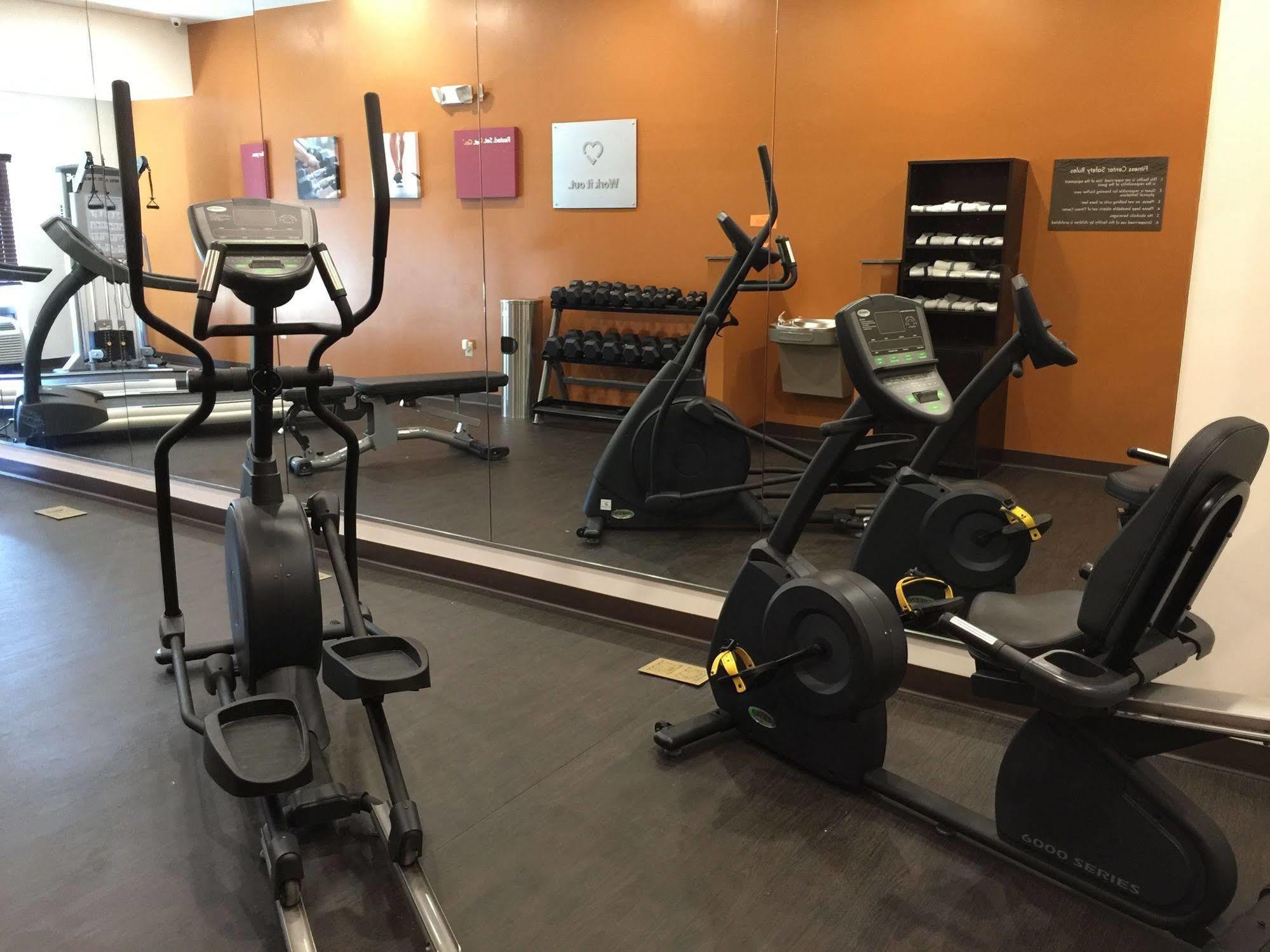 Comfort Suites Uniontown Buitenkant foto